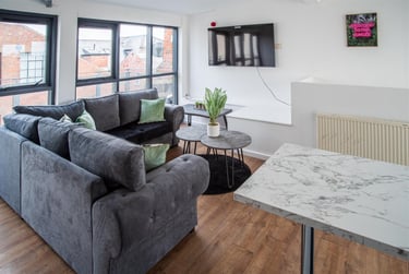 6 bed flat, Derby Road, Radford, Nottingham, NG71LR - Image 1